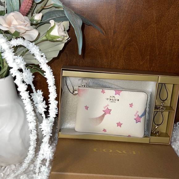 Coach Boxed Corner Zip Wristlet With NWT
Disco Star Print - Picture 3 of 7